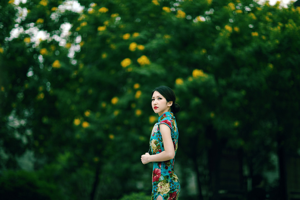 旗袍美女甜美艺术照  第4张