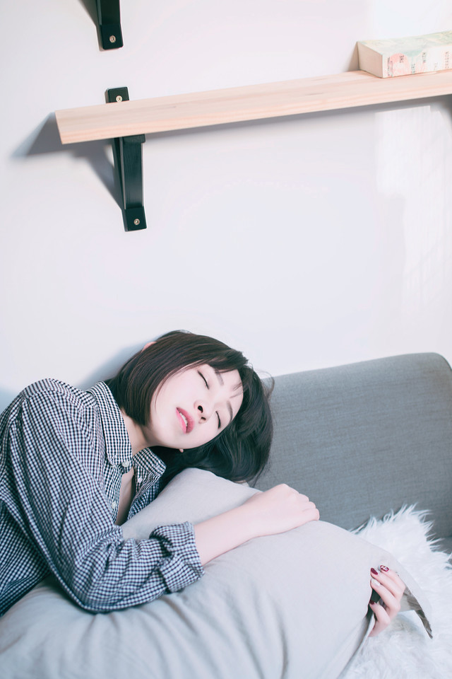 短发妹子清纯甜美图  第5张