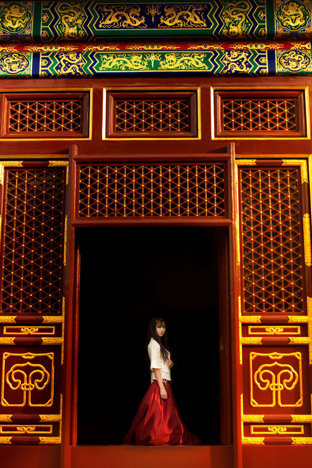 夕阳下气质美女唯美图  第10张