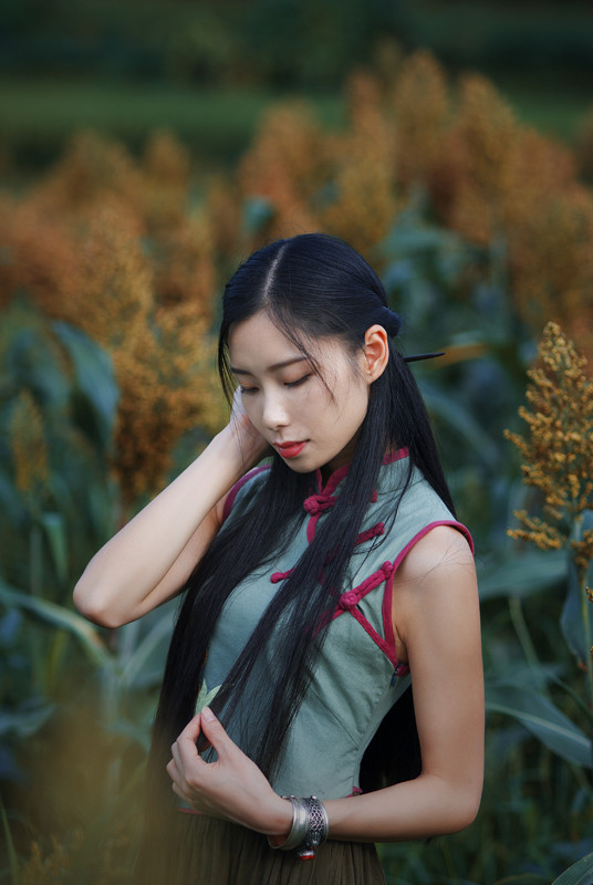 旗袍女子守望在这秋日季节  第5张