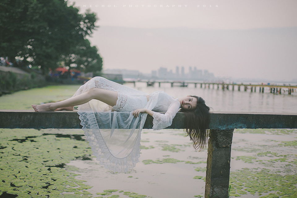 夏日美女俏皮写真小清新图  第4张