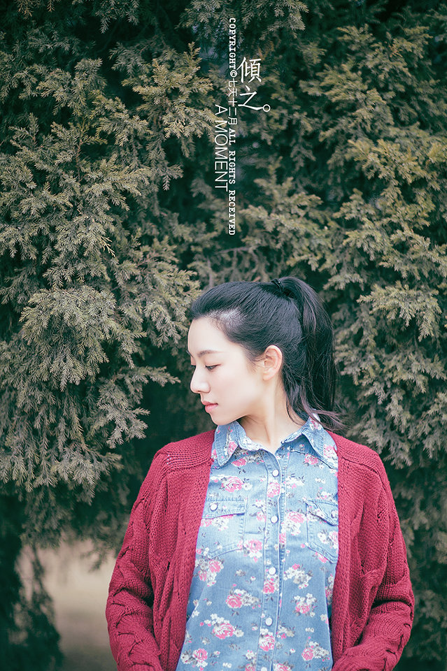 马尾女孩的户外小清新图片  第3张