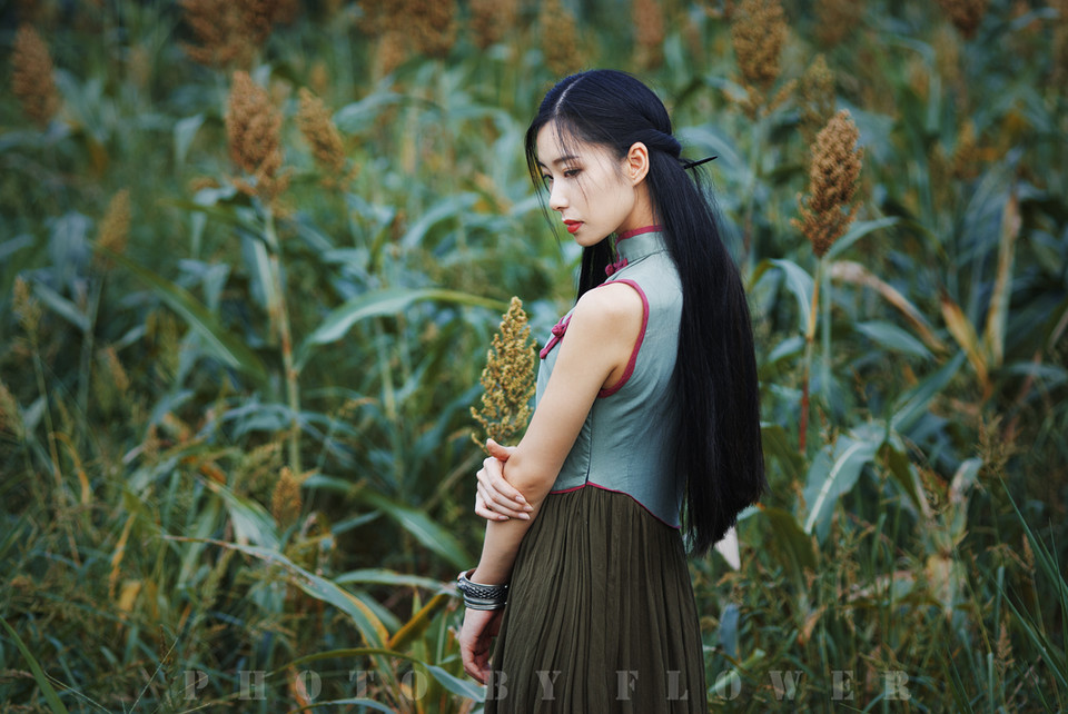 旗袍女子守望在这秋日季节  第9张