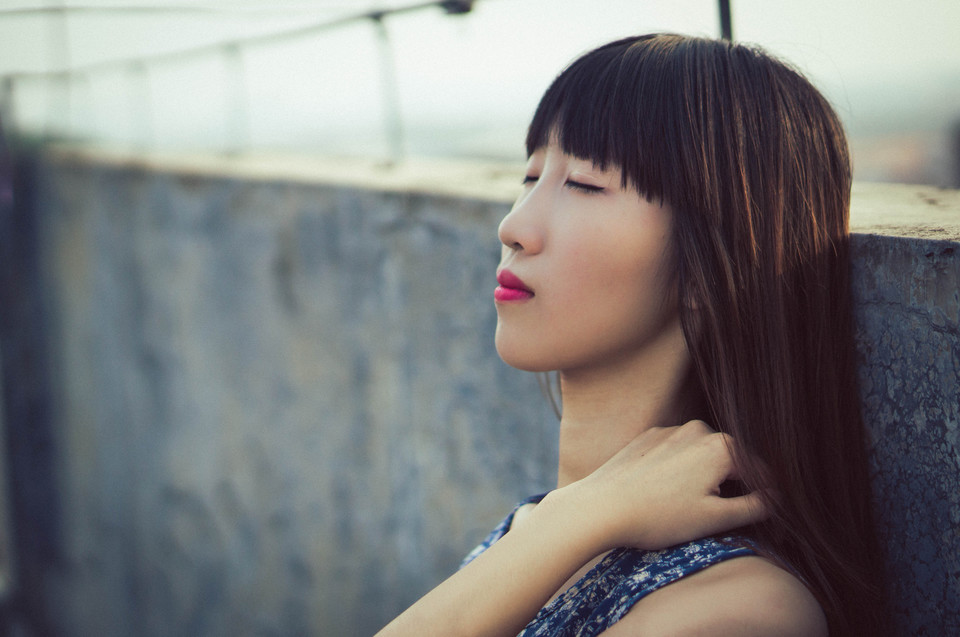 碎花长裙美女在天台清纯照  第8张