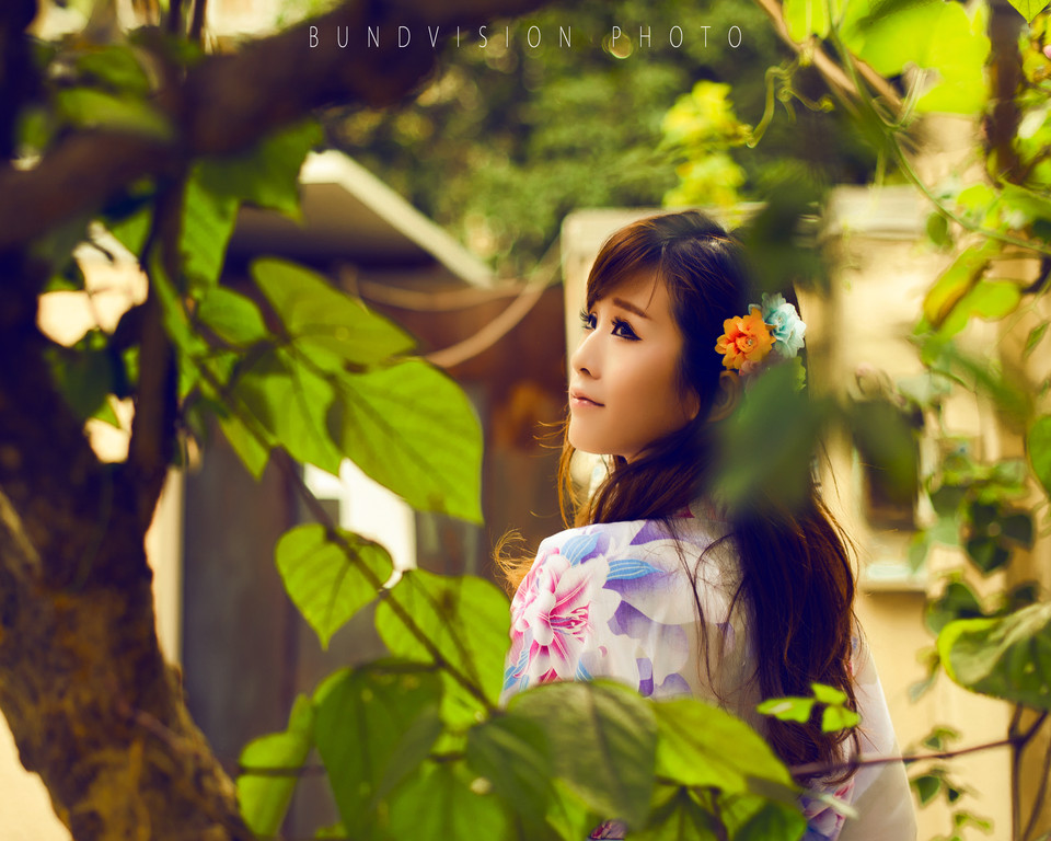 和服女子户外艺术照  第7张