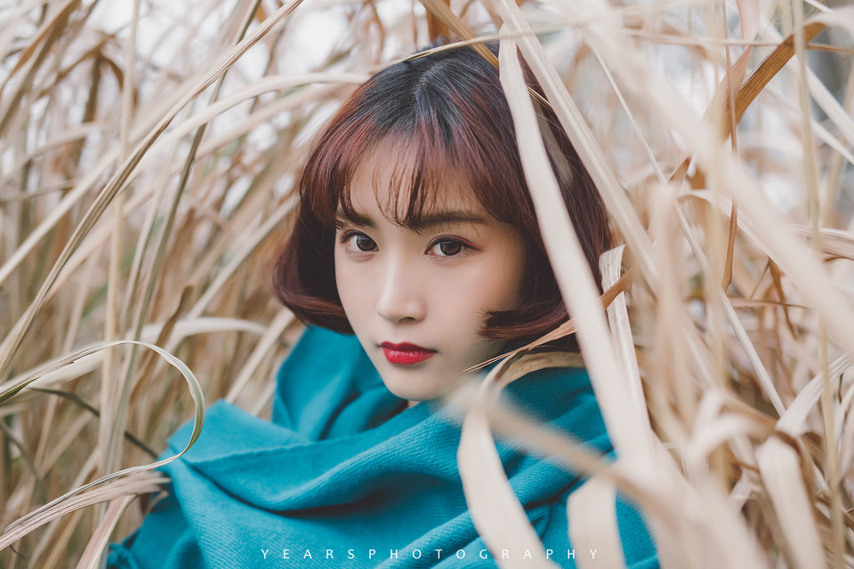 短发妹子气质迷人写真  第12张