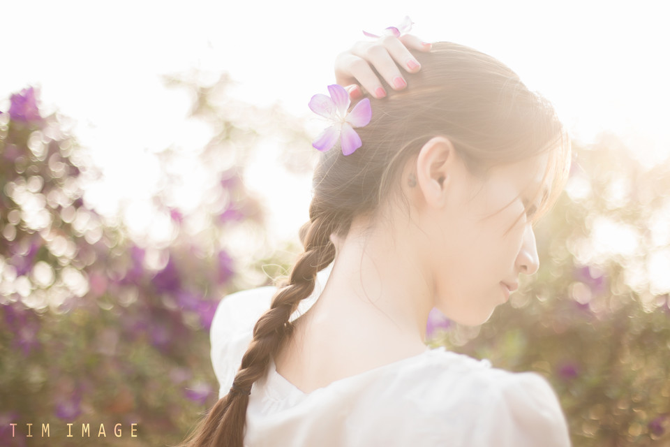 长裙女子纪念青春时光  第15张