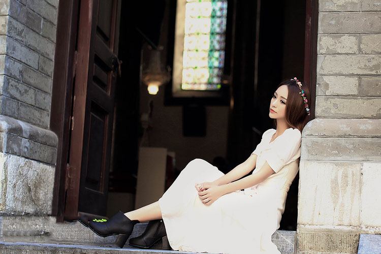 寂静时光里的花环美女  第6张