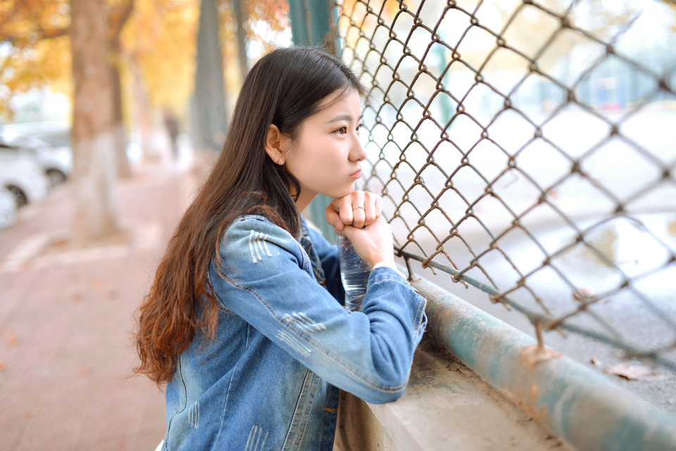 秋日清纯迷人长发美女  第4张