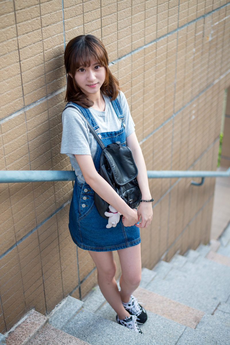 背带裤女子的双马尾清纯图  第20张