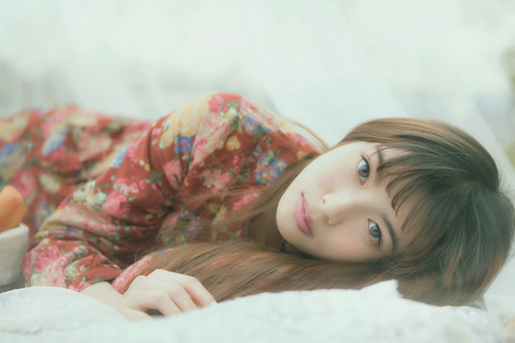 童话里的长发迷人女子  第1张