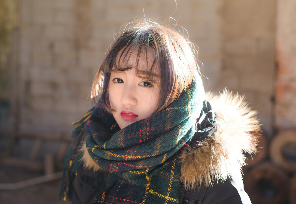 冬日户外浮光少女清纯图  第8张