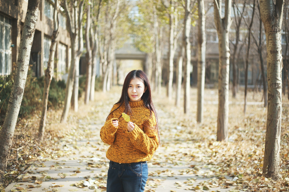 深秋暖阳下清纯甜美姑娘  第17张
