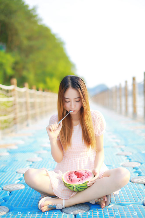西瓜少女的夏日清纯照  第2张