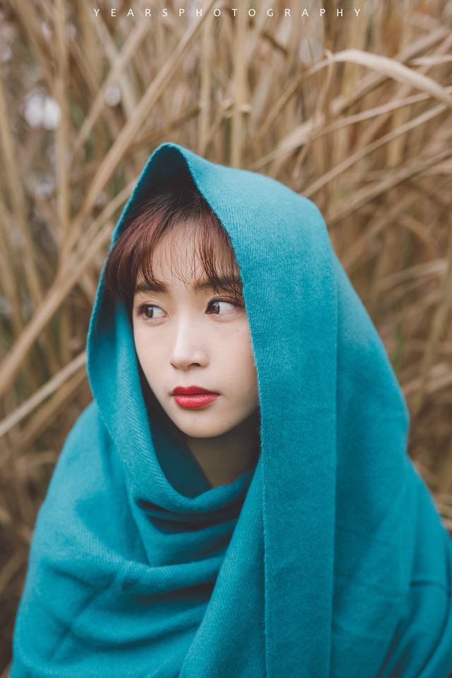 短发妹子气质迷人写真  第4张