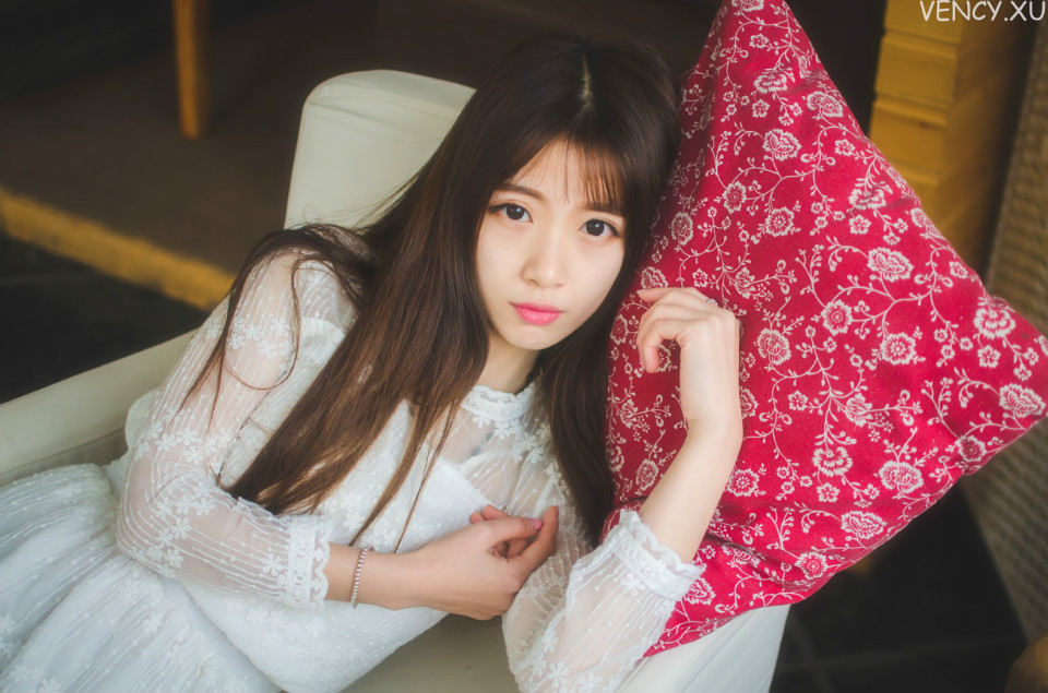 长发女子安静私房清纯写真  第10张