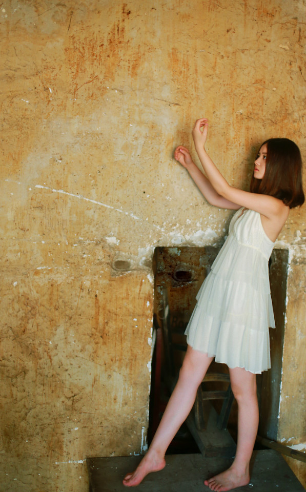 冷艳美女户外清纯图  第4张