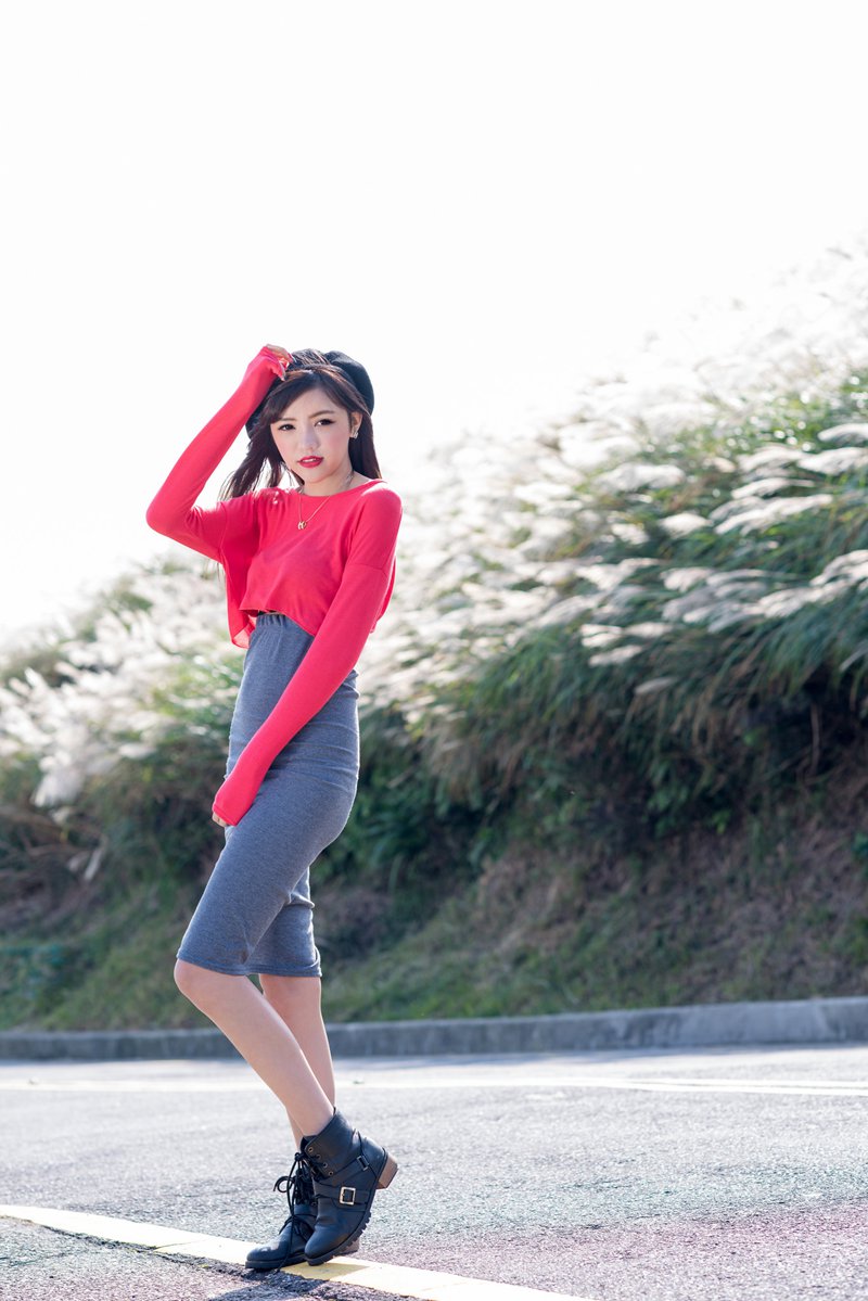 田野里温柔可人清纯照  第4张