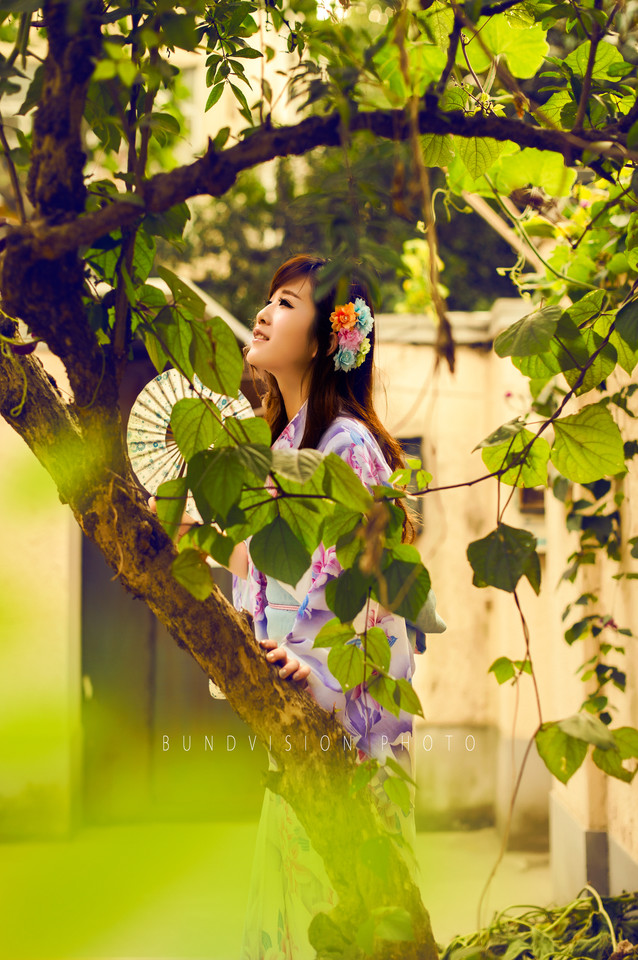 和服女子户外艺术照  第9张