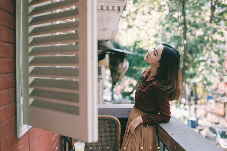 清晨出现在咖啡馆的妖艳女子  第9张