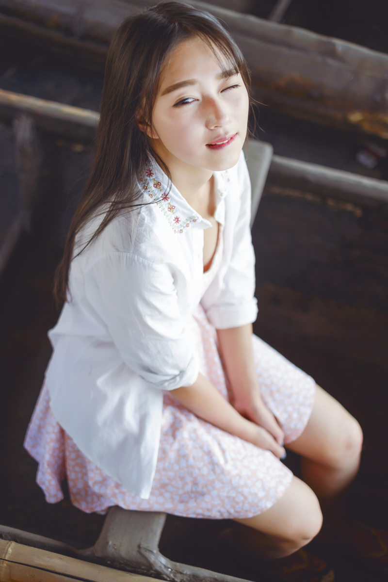 甜美笑容的户外清纯美女  第4张