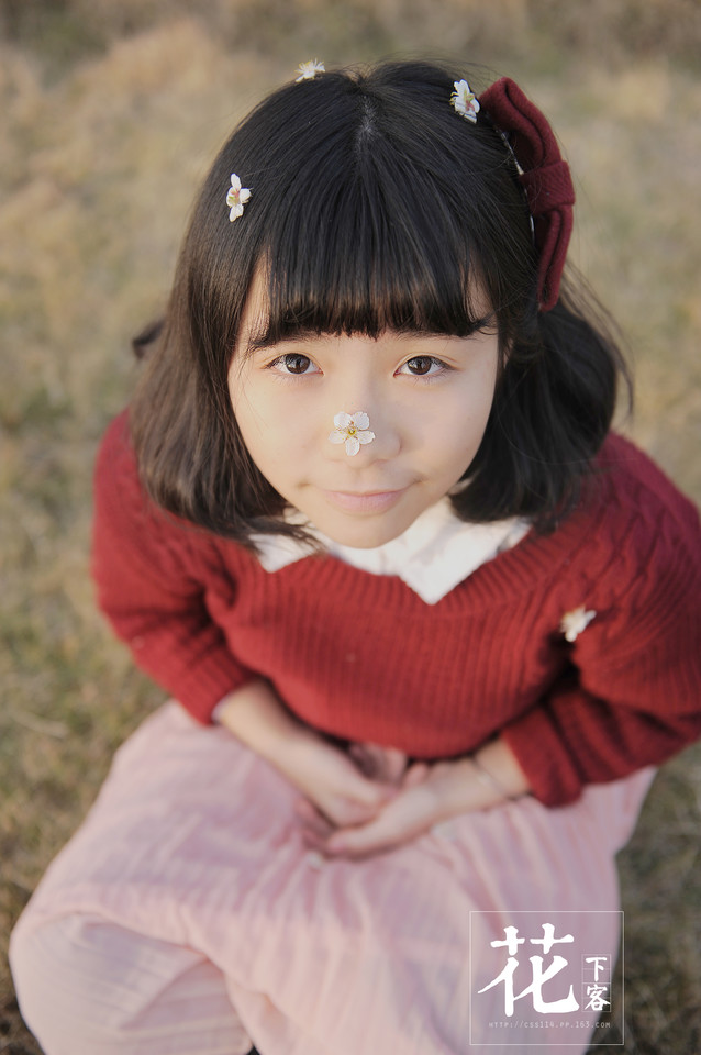 花下清纯卖萌美女  第9张