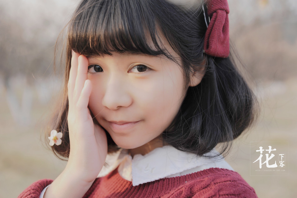 花下清纯卖萌美女  第13张