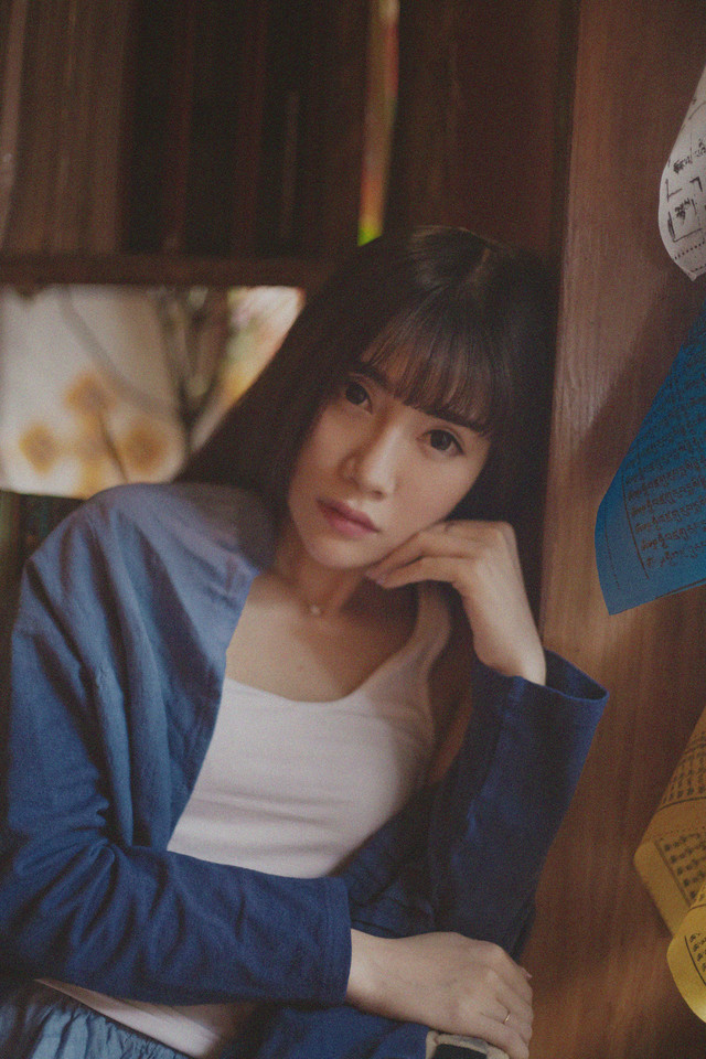 忧伤美女私房迷人长裙  第8张