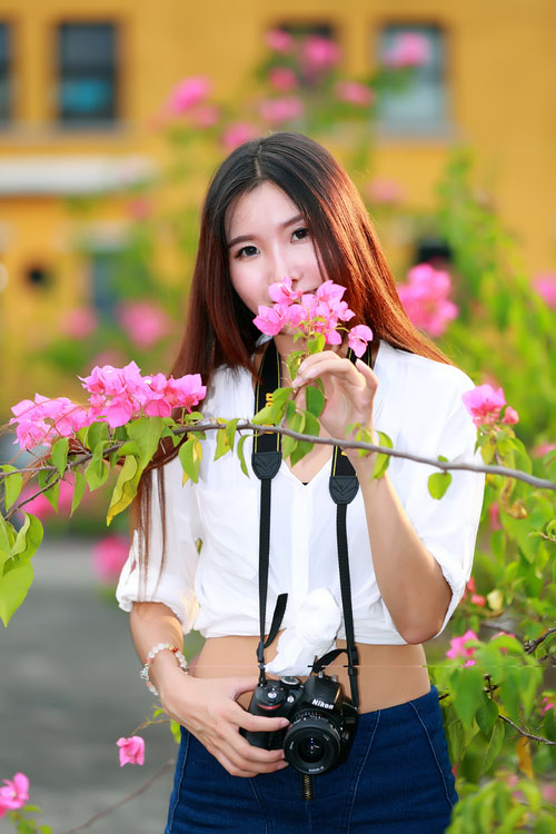 晚秋时分的清纯可爱美女  第1张