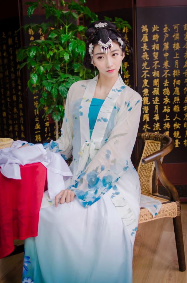 古装女子清纯私房艺术照  第4张