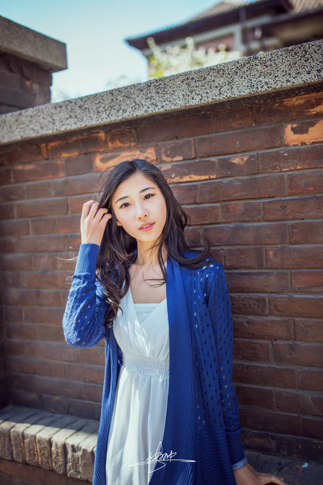 暖阳下的长裙少女迷人图  第12张