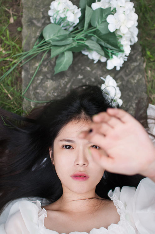 天使女孩户外的清纯写真  第12张