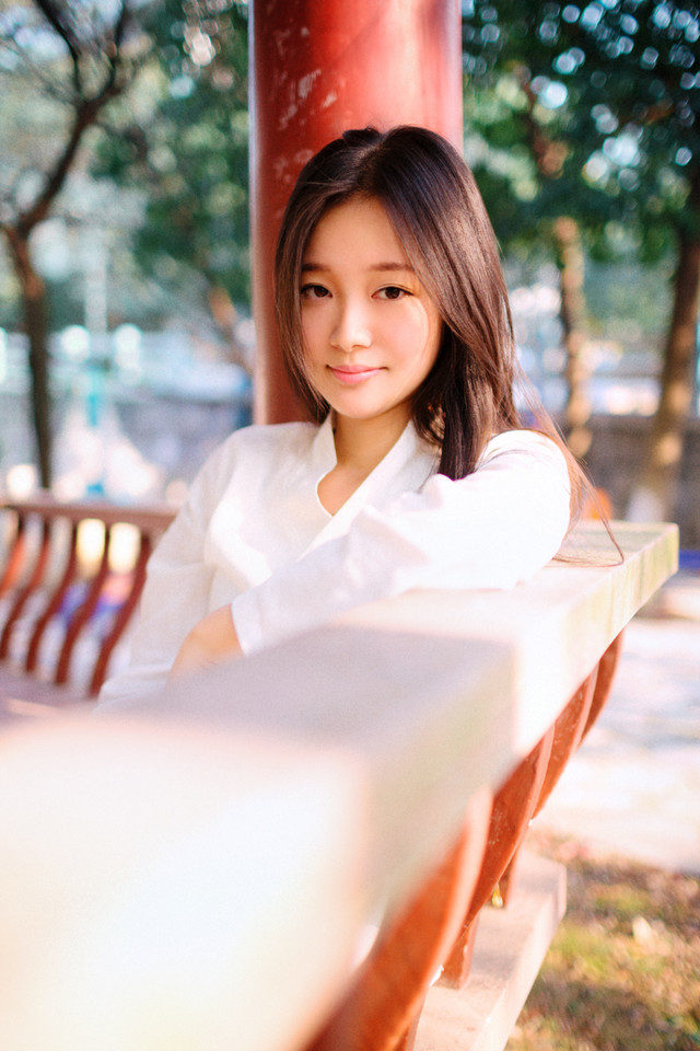 白衣美女犹如出镜图  第8张