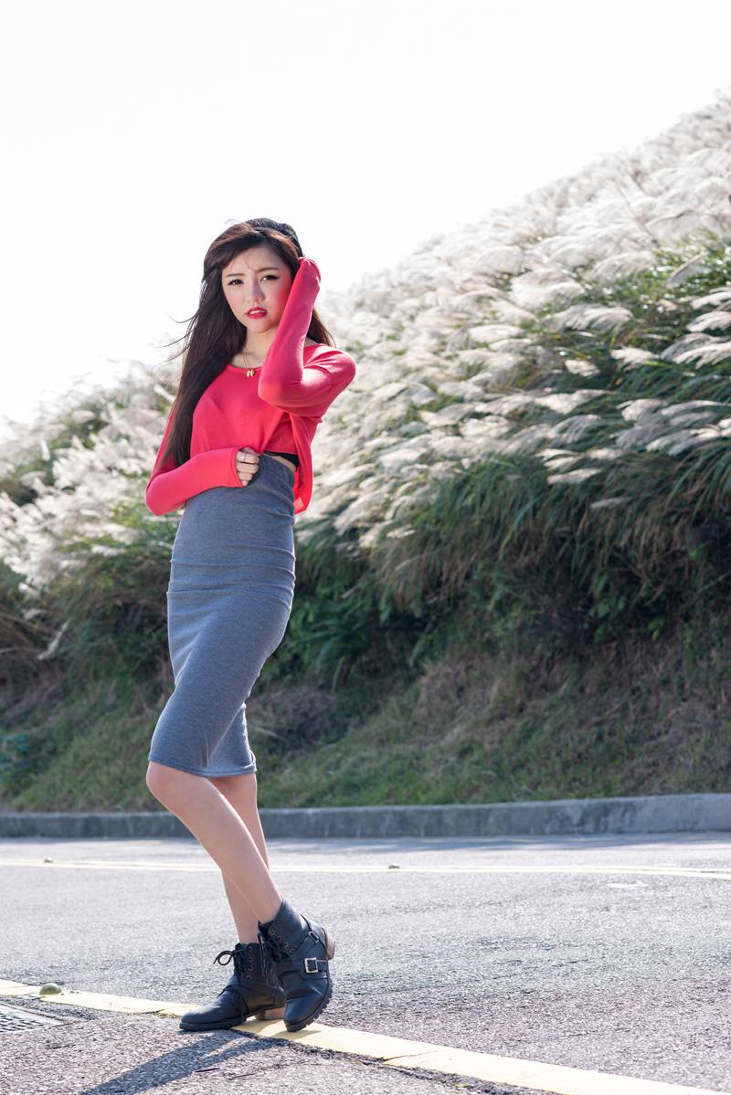 田野里温柔可人清纯照  第5张