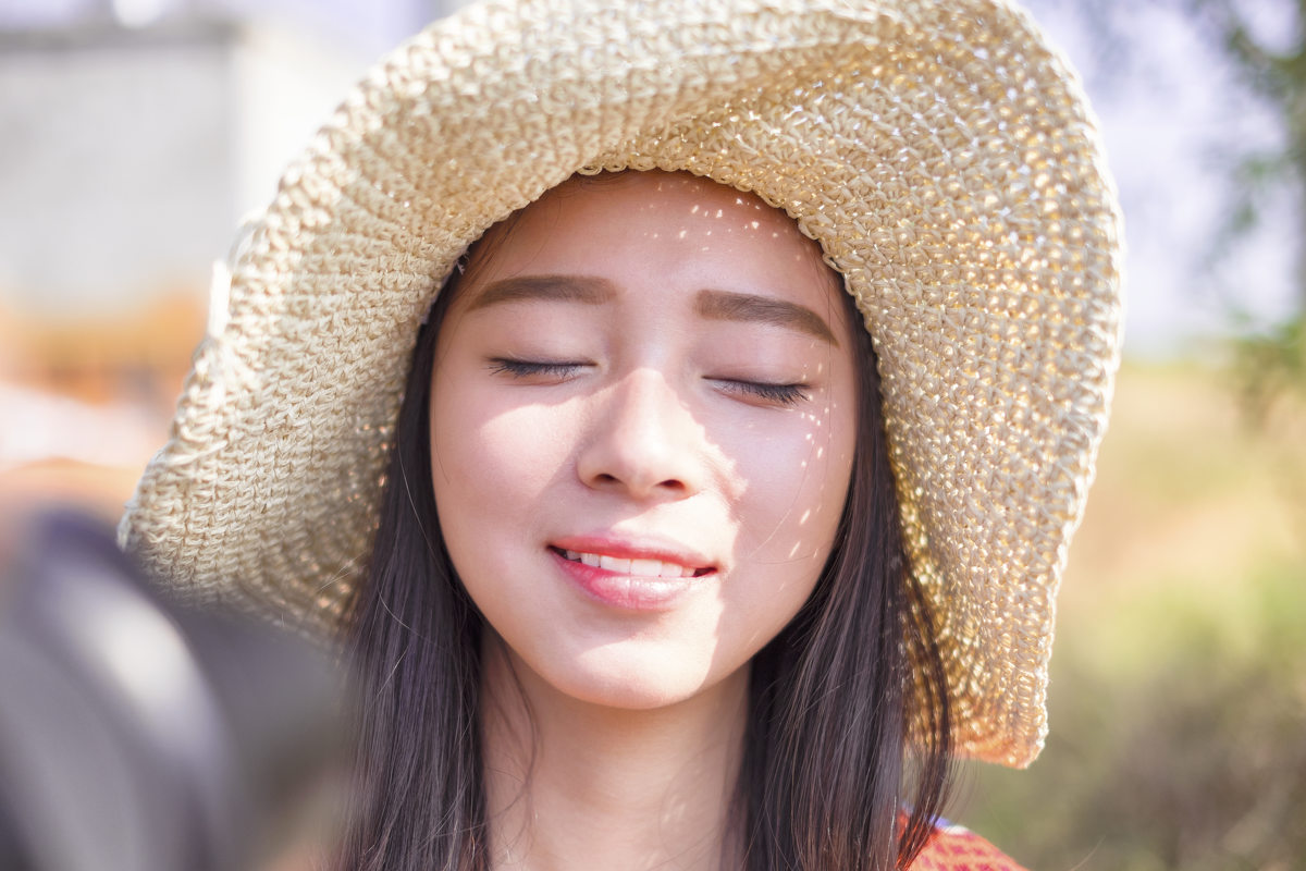 甜美笑容的户外清纯美女  第6张