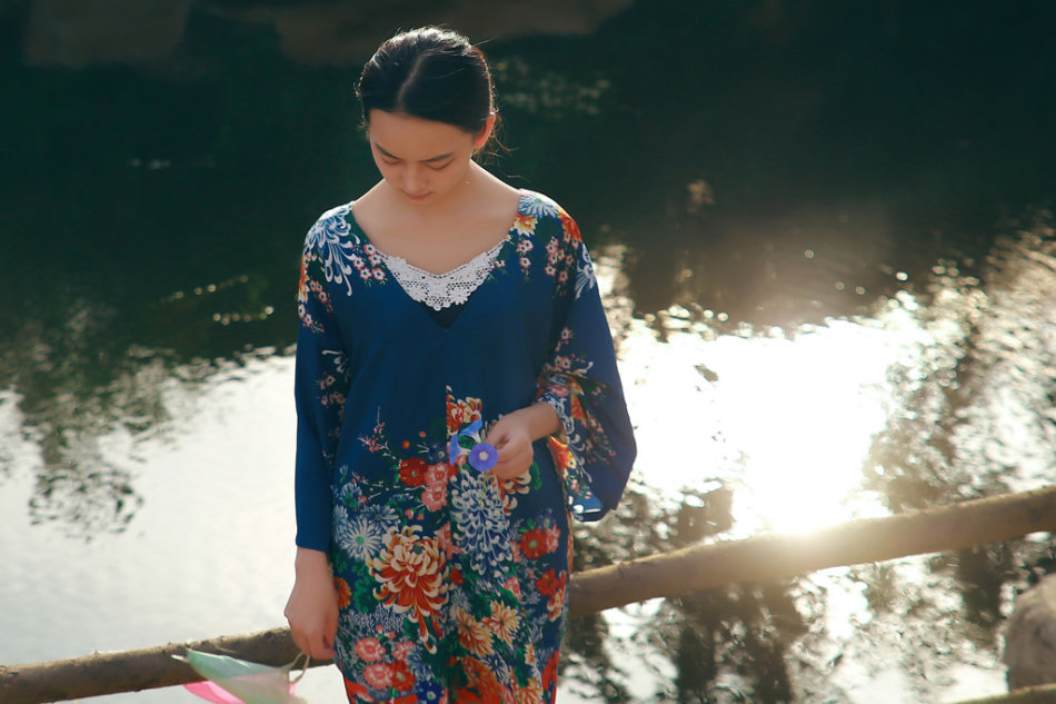 夕阳下的清纯女子  第5张