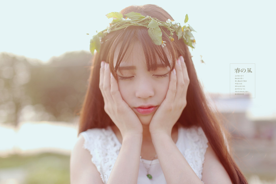 花环女子的清纯户外图  第12张