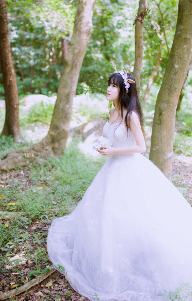 麋鹿姑娘森林唯美图  第14张