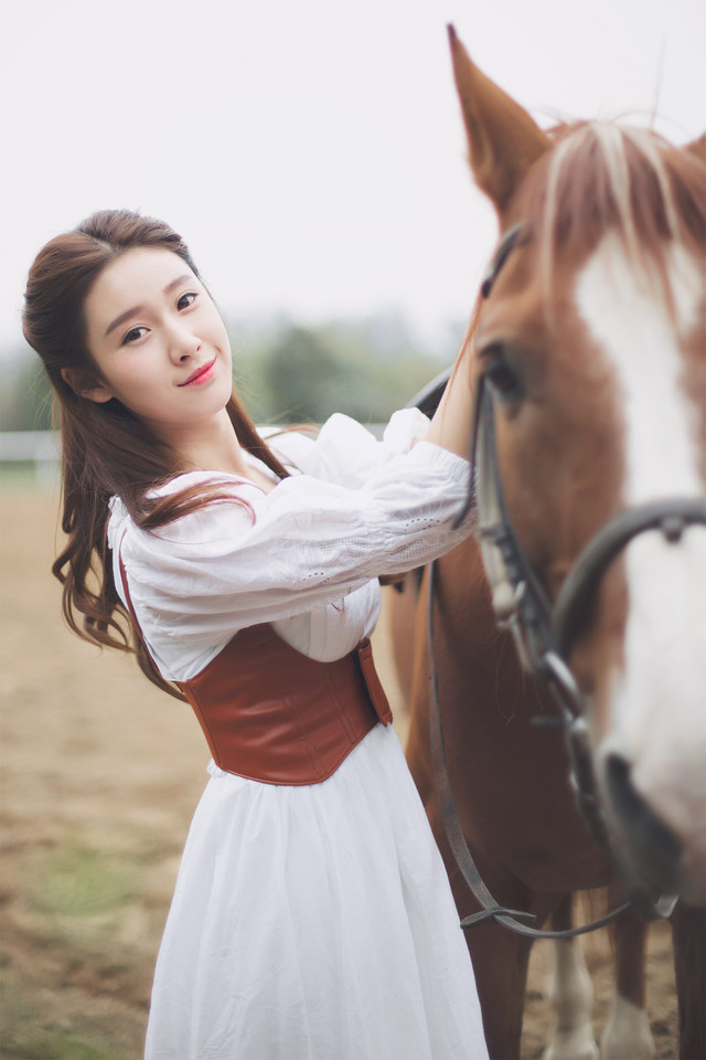 女子与马的亲密接触图  第10张