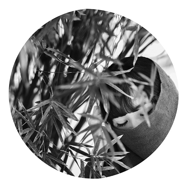 竹林下红唇女子为谁一笑  第9张