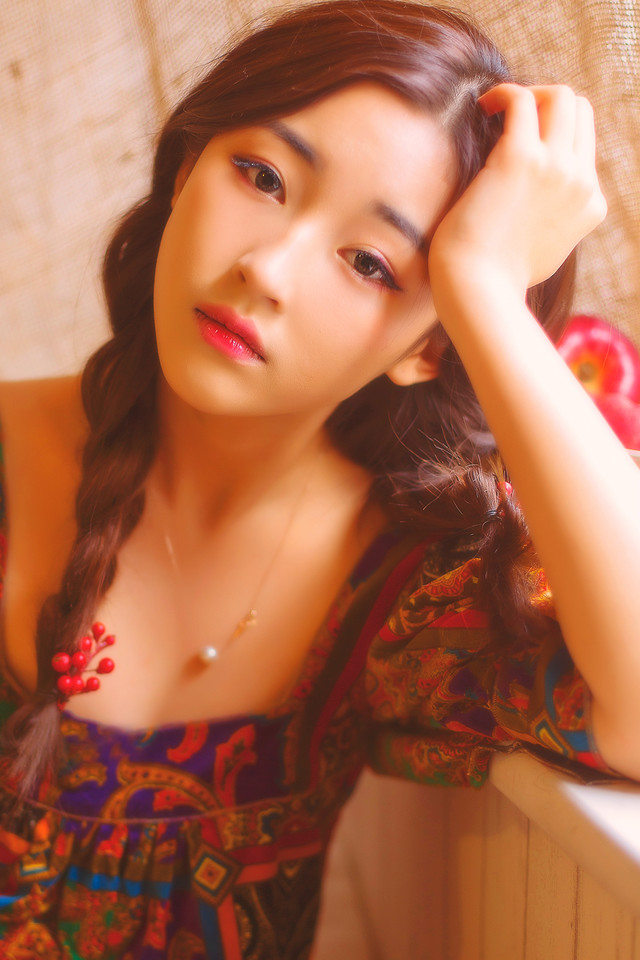 双马尾女子复古气质图  第6张