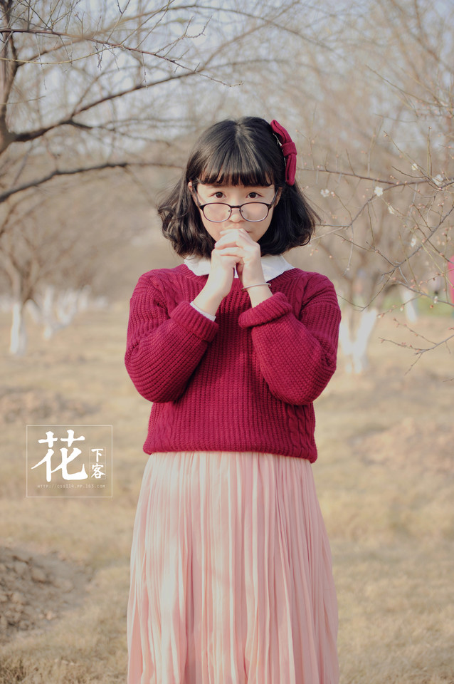 花下清纯卖萌美女  第5张