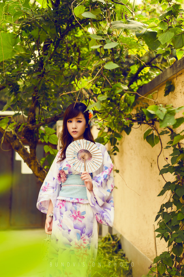 和服女子户外艺术照  第10张