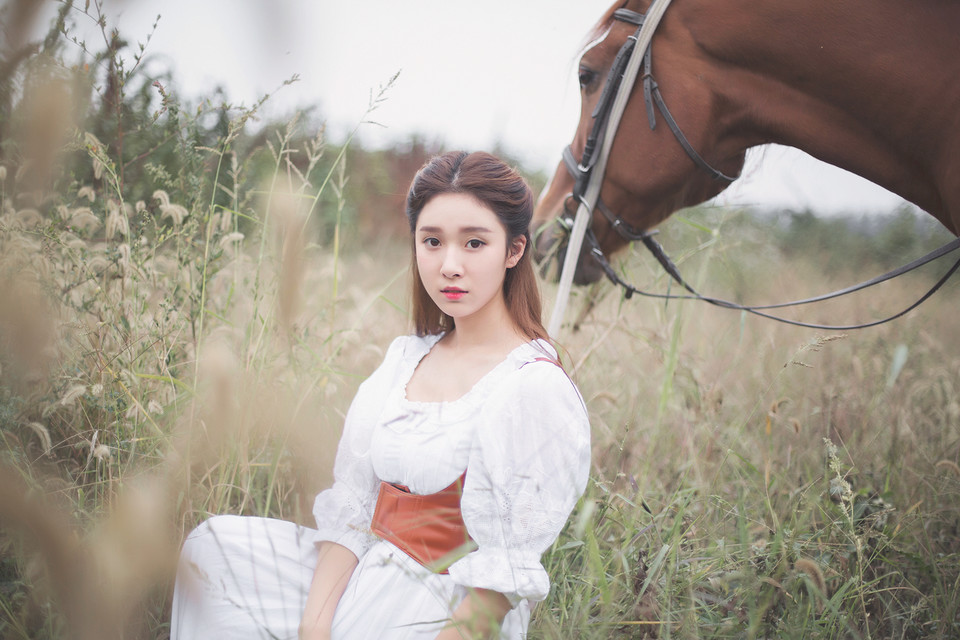 女子与马的亲密接触图  第11张