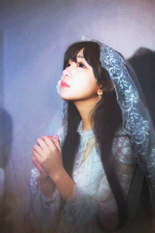 白裙少女私房忧郁迷人图  第3张