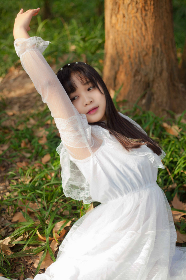 草莓姑娘森林清纯图  第7张