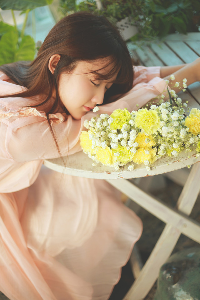 清纯迷人长发女子图片  第6张