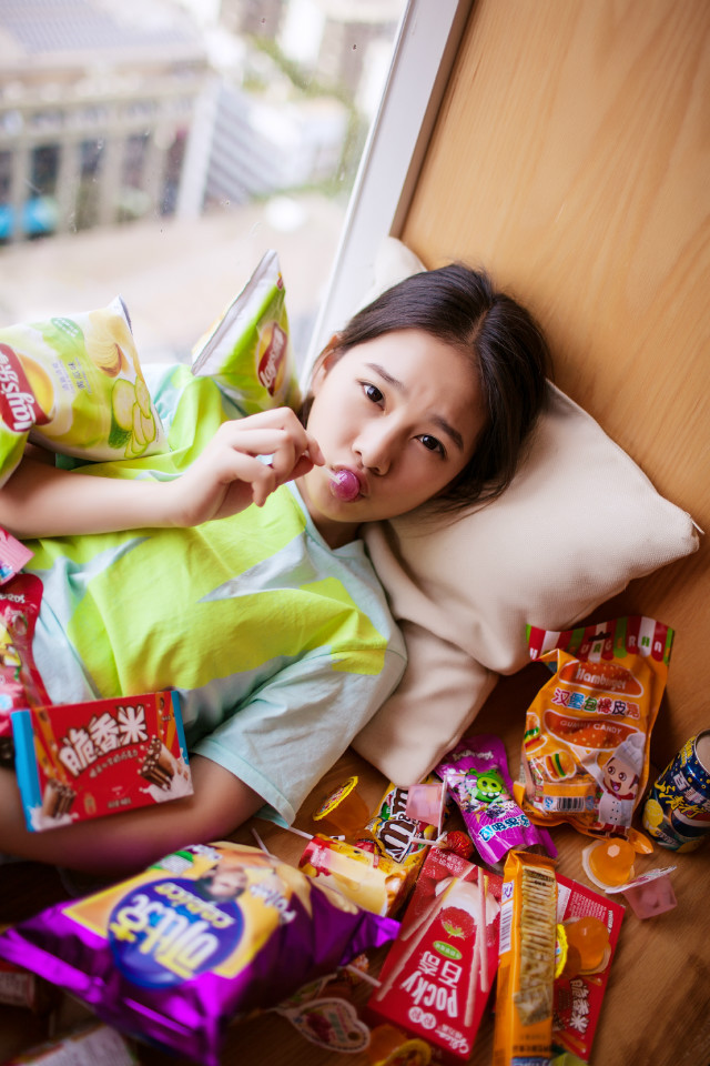 卖萌妹子吃货私房照  第2张