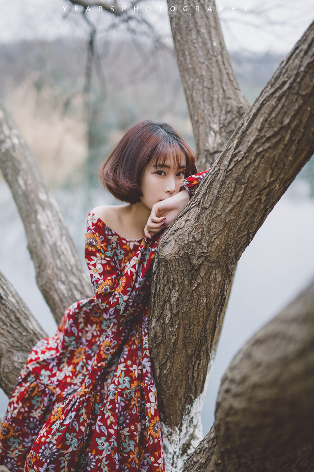 短发妹子气质迷人写真  第13张