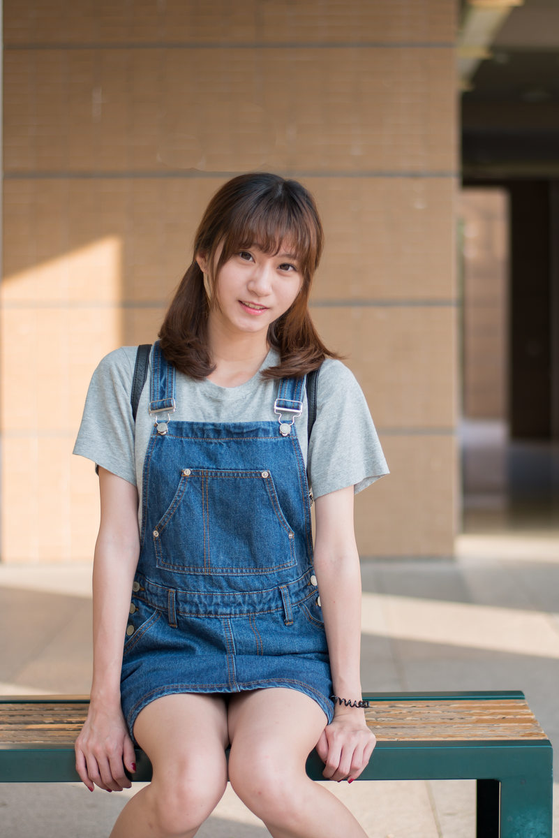 背带裤女子的双马尾清纯图  第13张